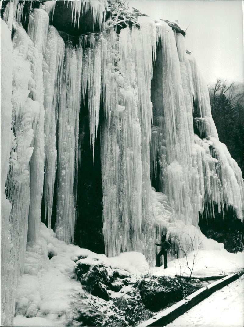 1973 WINTRY CENTRAL KEYSTONE TEL VIADI NATURE METERS EXAMPLE - Vintage Photograph