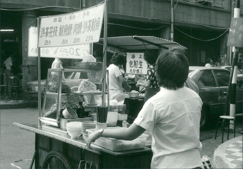 1983 TOM HANSSON SEPT STREET TAIWAN TAIPEI NUDELVAGN - Vintage Photograph