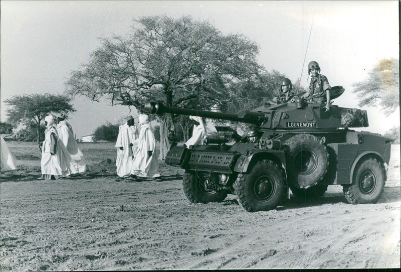 FRONT MILITARY INCLUDING CITES PRESENCE AML FRENCH TANK KEY CHAD PRESIDENT - Vintage Photograph