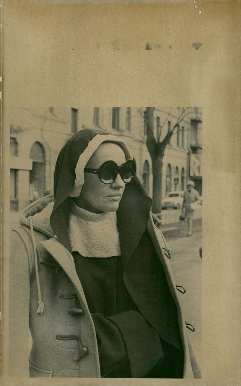 1970 DAGBLADETS GLASOGONEN MOST CLICHERAD NUN CONTINUE OPEN DAVID JOHN - Vintage Photograph