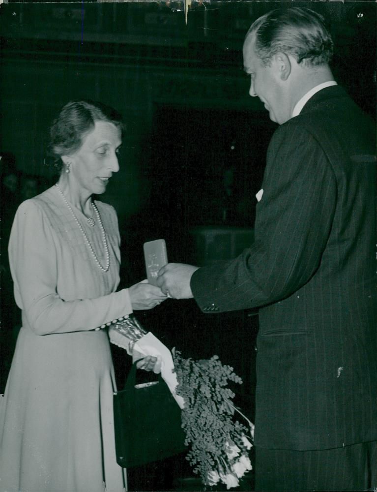 Prince Bertil surrenders gold medal to Louise Mountbatten at the Swedish Chamber of Commerce's celebration in the Concert Hall - Vintage Photograph