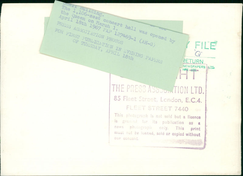 1967 QUEEN CONCERT PRESS ACTRESS - Vintage Photograph