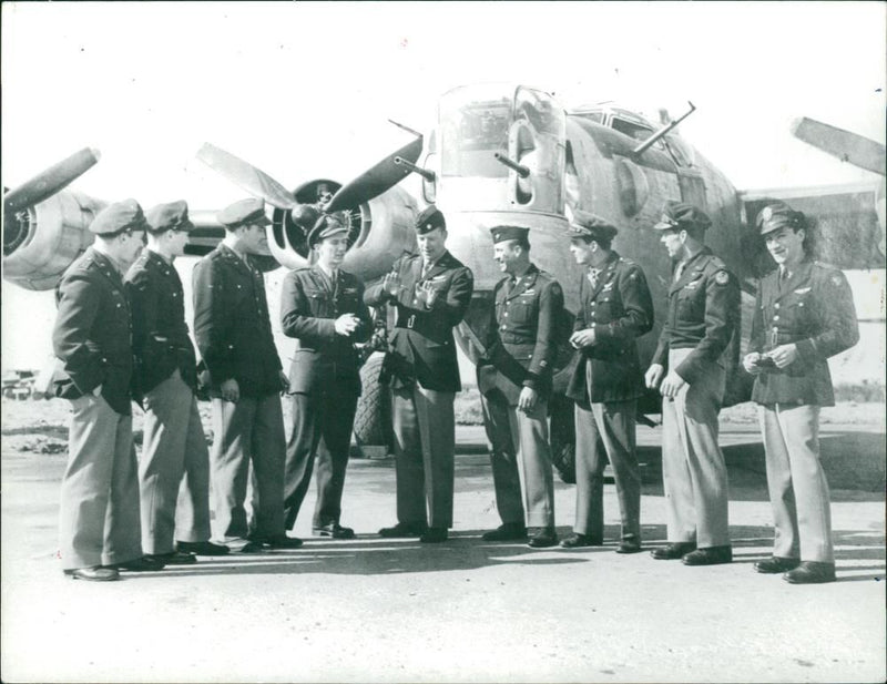 AMERICAN AIRCREW - Vintage Photograph