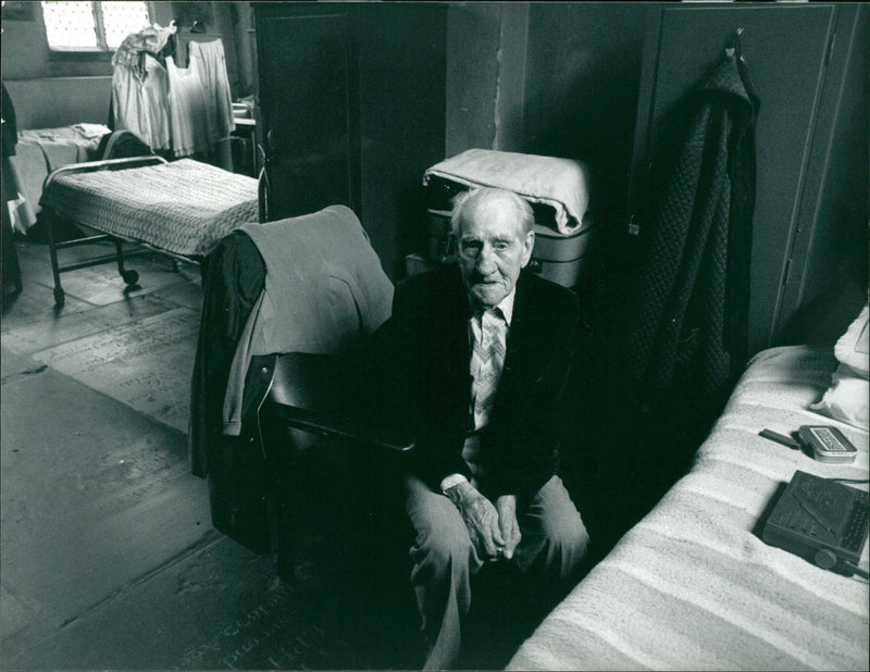 1980 SINGER CARS JOHN WRITER - Vintage Photograph