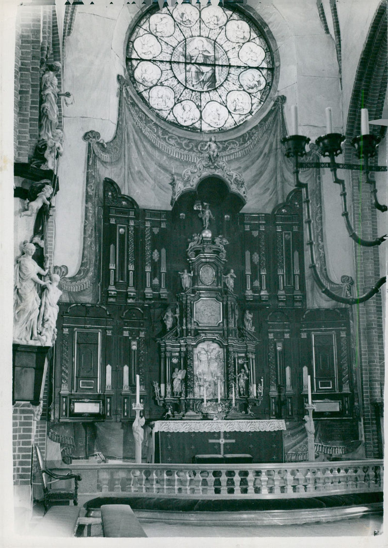 1946 RESULT HAS DEPICTED CONTINUED OSTRA UPON AND TEST STACKAPKAN CATHEDRAL DECO - Vintage Photograph