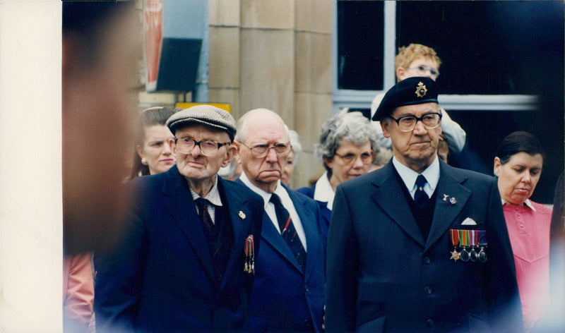 WAR VEDAY C:Ex servicemen. - Vintage Photograph