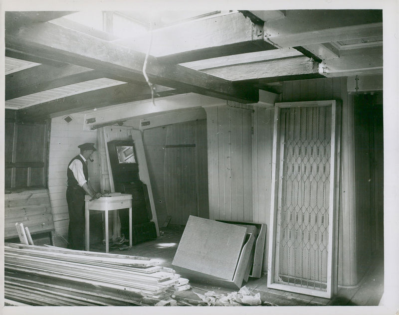 British Graham Land expedition. Rebuilding of the ship Penola's cargo bay - Vintage Photograph