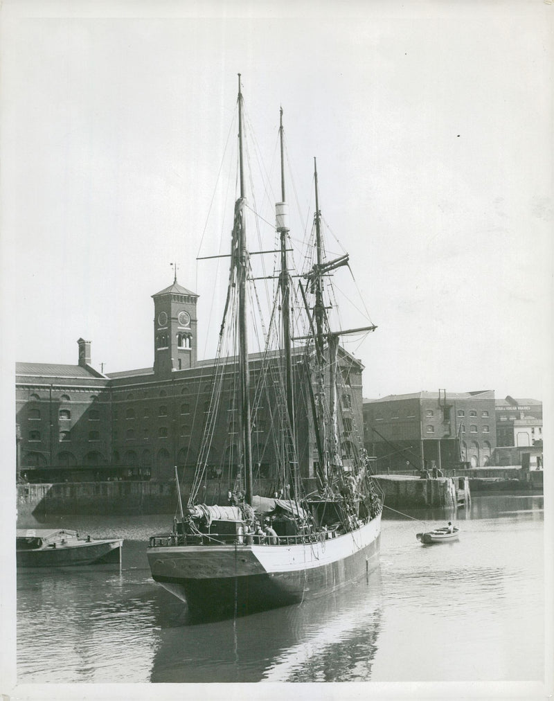 British Graham Land expedition. Panola is towed out through St. Katherine dock - Vintage Photograph