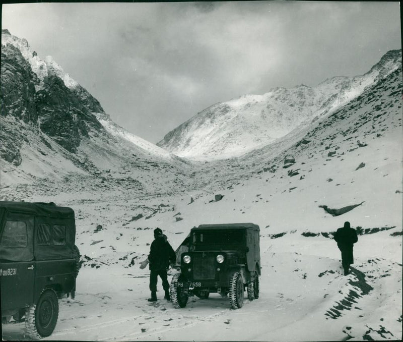 VIEW OF THE SNOW - Vintage Photograph
