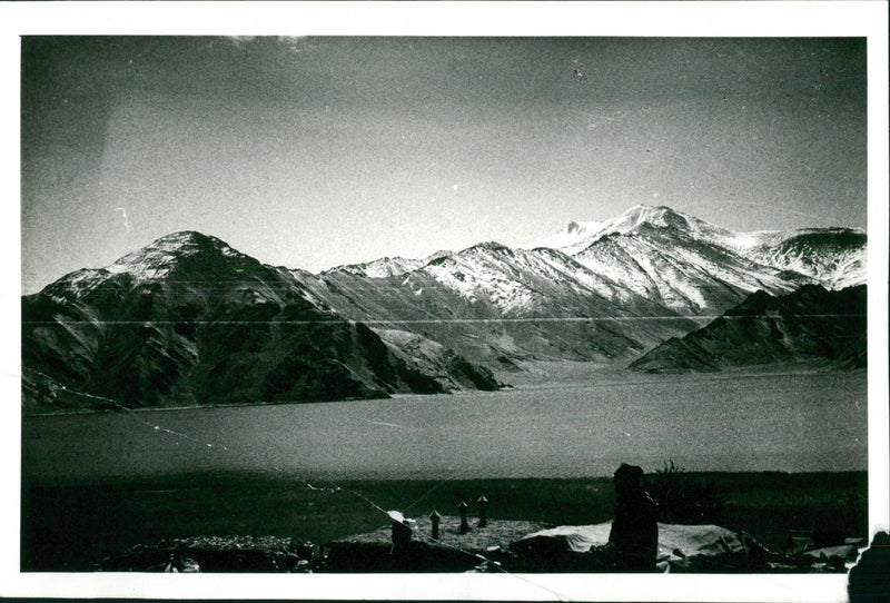 AN INDIAN OUTPOST ON THE BANKS OF THE PANGONG LAKE IN LADAKH. - Vintage Photograph