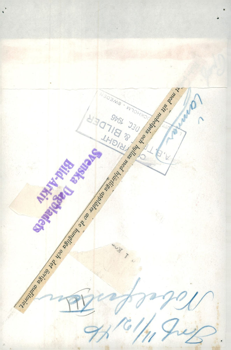 The Nobel Peace Festival in the Concert Hall. Prof. Hahn leaves the podium with his Nobel Prize - 10 December 1946 - Vintage Photograph