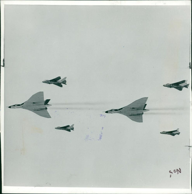 Avro Vulcan Strategic bomber. - Vintage Photograph