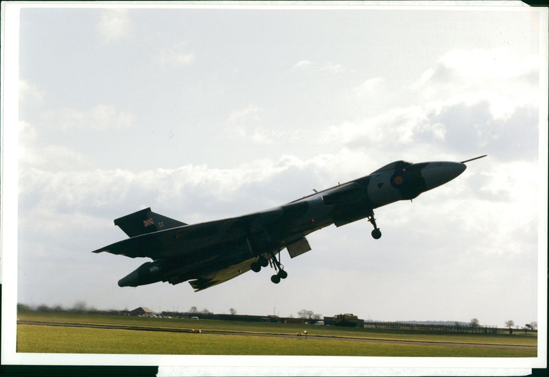 Avro Vulcan Strategic bomber. - Vintage Photograph