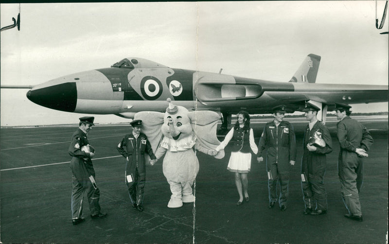 Avro Vulcan Strategic bomber. - Vintage Photograph