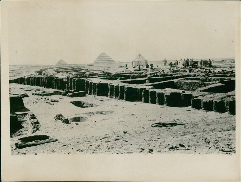 The east Facade of the Aha menes tomb. - Vintage Photograph