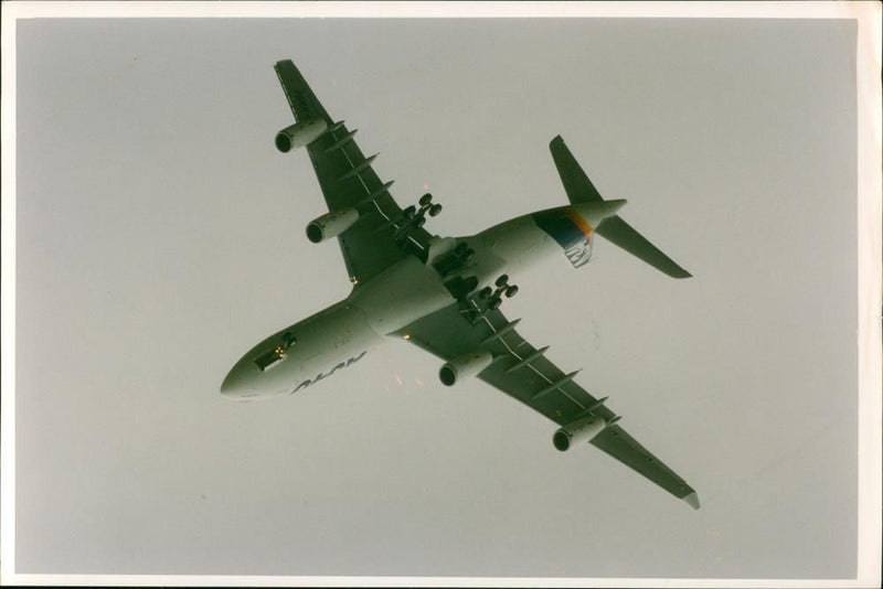 The wide-bodied Airbus A340 - Vintage Photograph