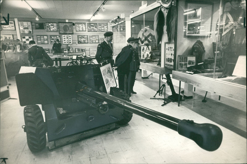 A 75MM pack howitzer Sir Bernard Montgomery, Viscount Montgomery of Alamein. - Vintage Photograph
