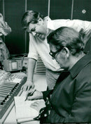 1949 FALLANS NYGREN SIGNATURE BOOK TECHNICIAN FATHER AKE - Vintage Photograph