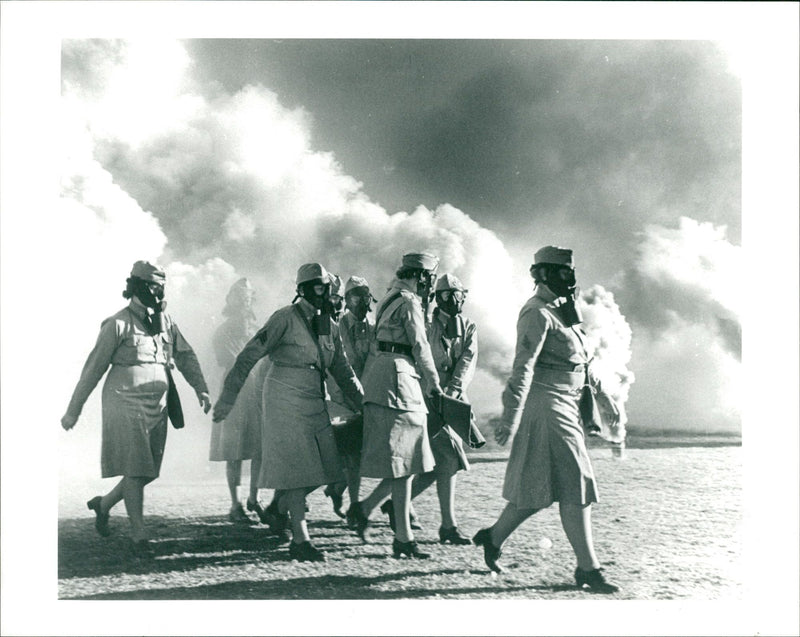 1941 ALA HOLLYWOOD SIC PEOPLE PICTURES VINE HILL LONDON ECI PHIL STERN - Vintage Photograph