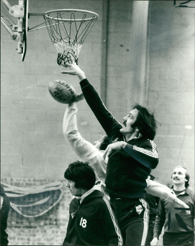 Roger Uttley Rugby player. - Vintage Photograph