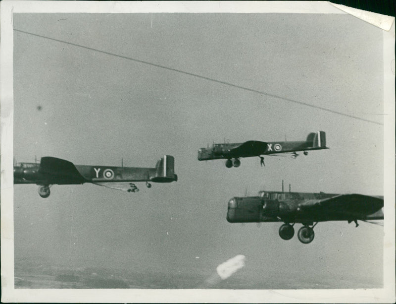 British parachutists in various stages leaving whitley planes. - Vintage Photograph