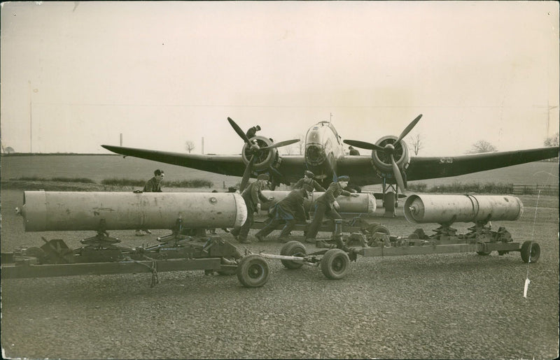 SET DERARTMENT LIGHT AUREAU EOL LAGE WAR AIRCRAFT GERMAN BRITAIN - Vintage Photograph