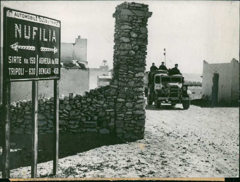 Automobile club tripoli nufilia. - Vintage Photograph