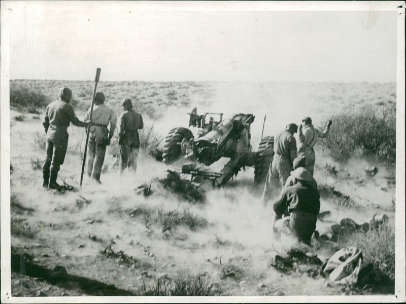 Desert warfare british artillery in action outside tobruk Libya. - Vintage Photograph
