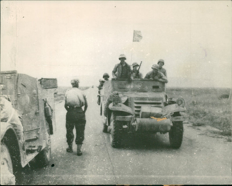 Clearing the Béja-Medjez road - Vintage Photograph