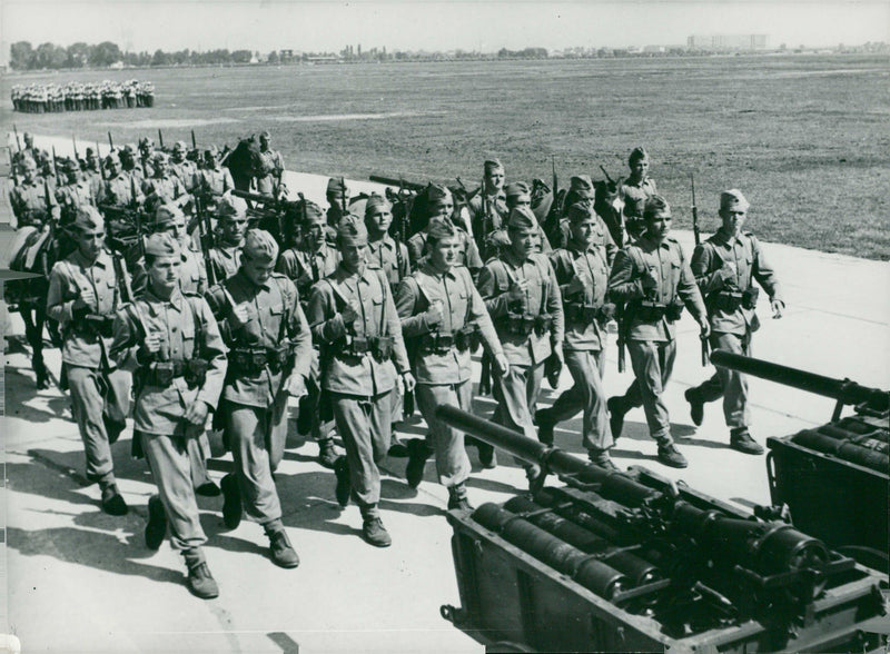 Yugoslav People's Army. - Vintage Photograph