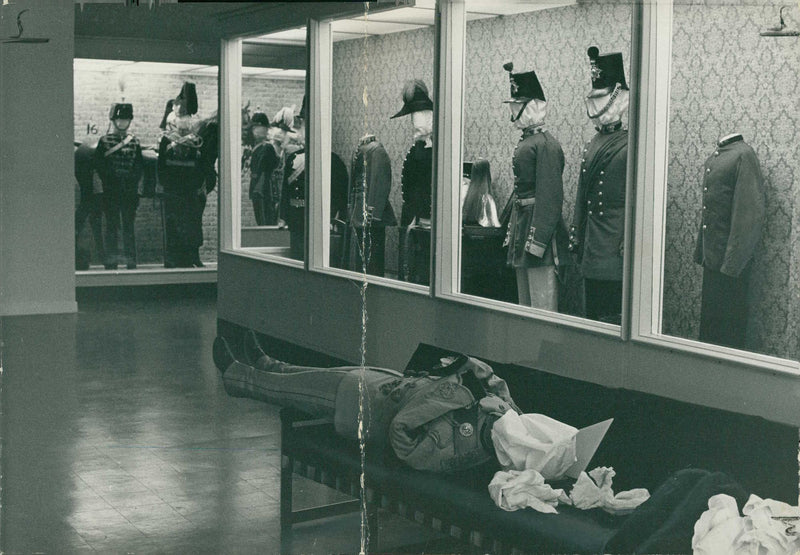 London: National Army Museum - Vintage Photograph