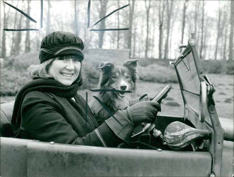 Nerys Hughes with her dog Scratch. - Vintage Photograph