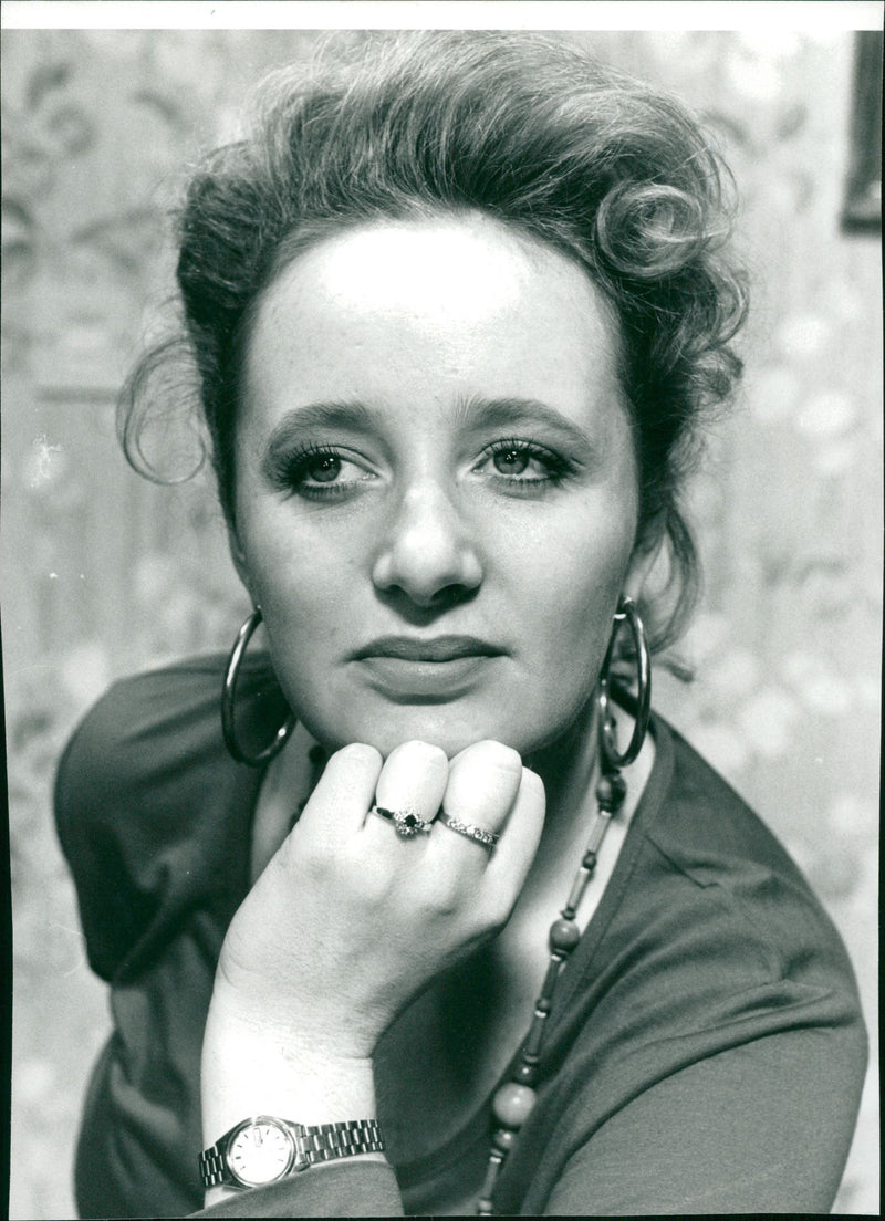 Michelle Holmes Actress. - Vintage Photograph