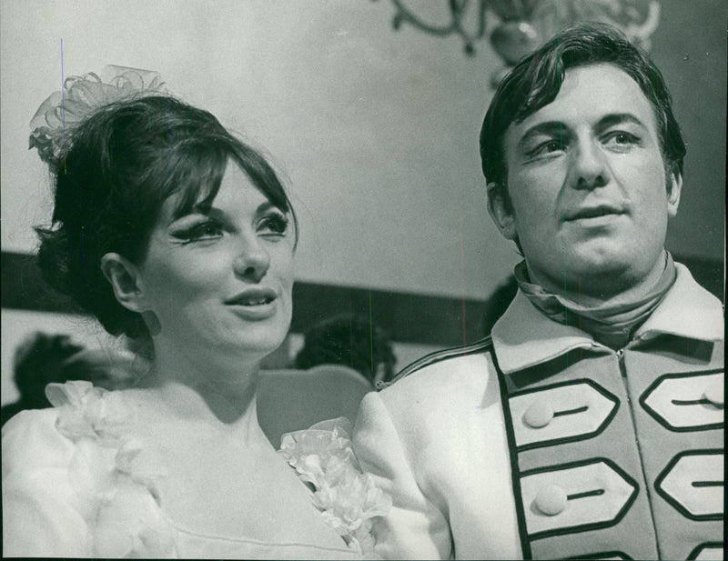 Anne Howells Musical artist. - Vintage Photograph