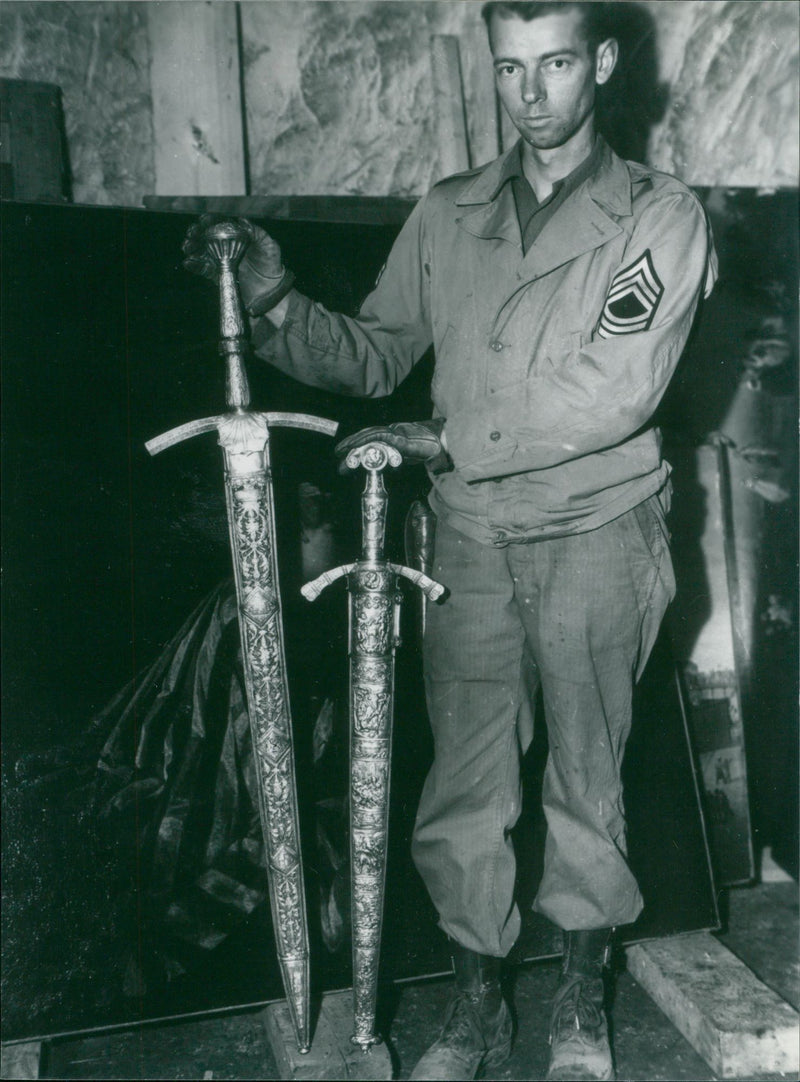 TIMEWATCH: The Spoils of war - Vintage Photograph