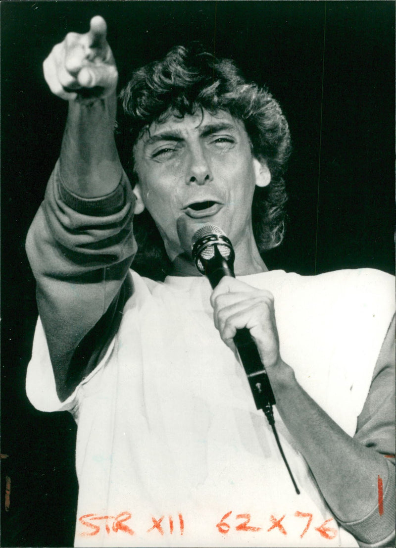 Barry manilow - Vintage Photograph