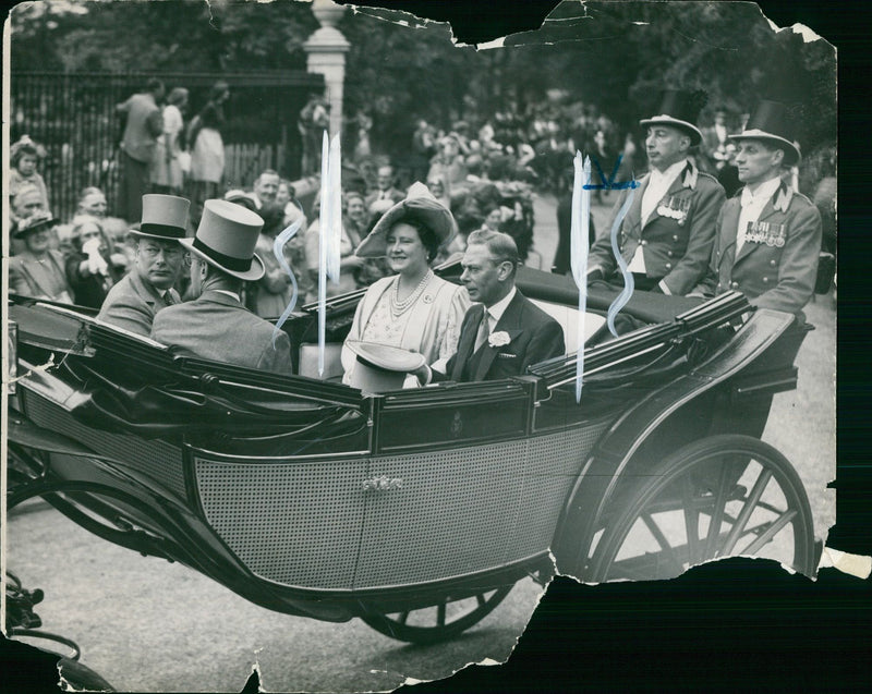 Elizabeth II - Vintage Photograph