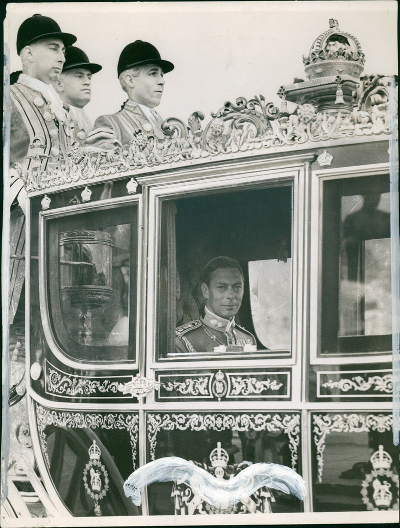 Elizabeth II - Vintage Photograph