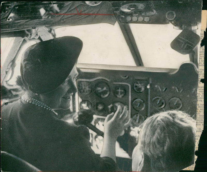 Elizabeth II - Vintage Photograph