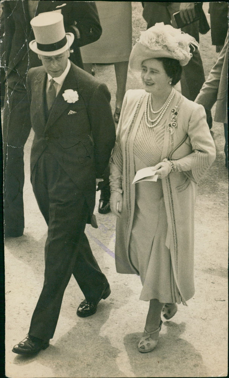 Elizabeth II - Vintage Photograph