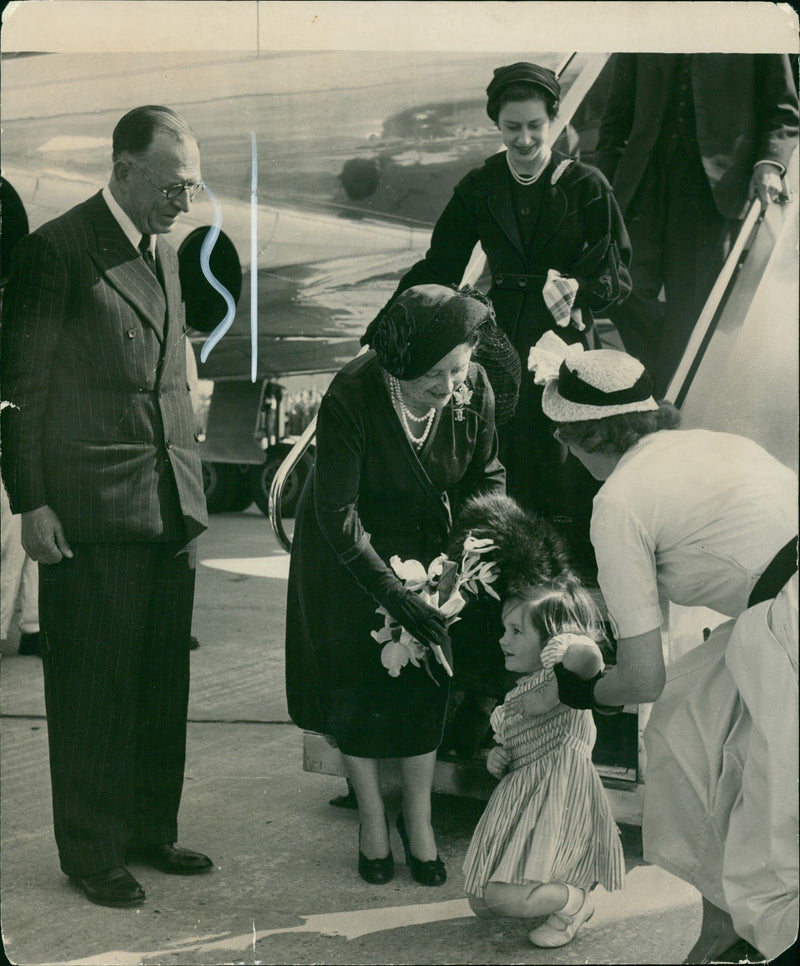 Elizabeth II - Vintage Photograph