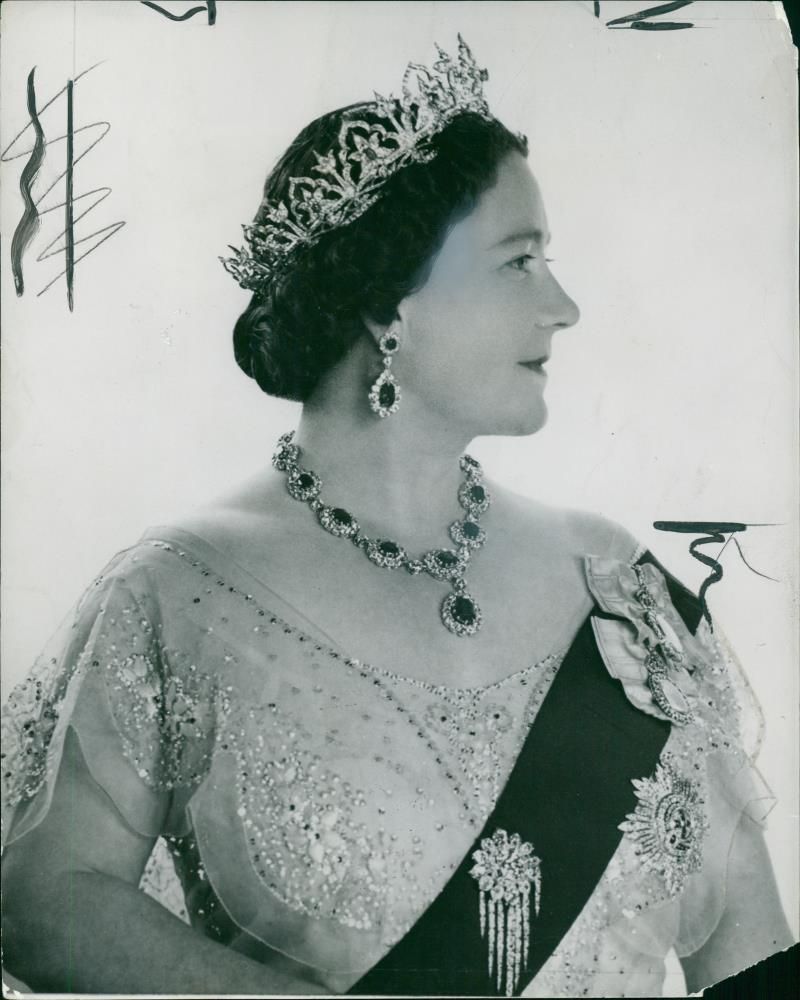 Elizabeth II - Vintage Photograph