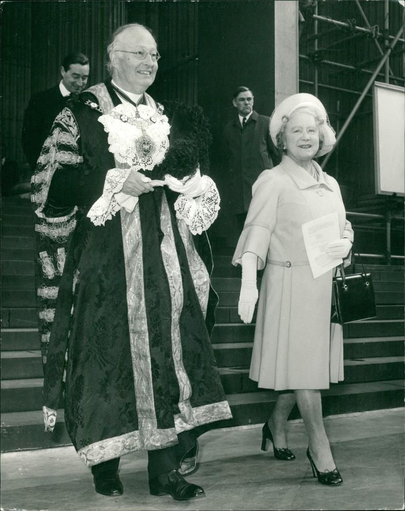 Elizabeth II - Vintage Photograph