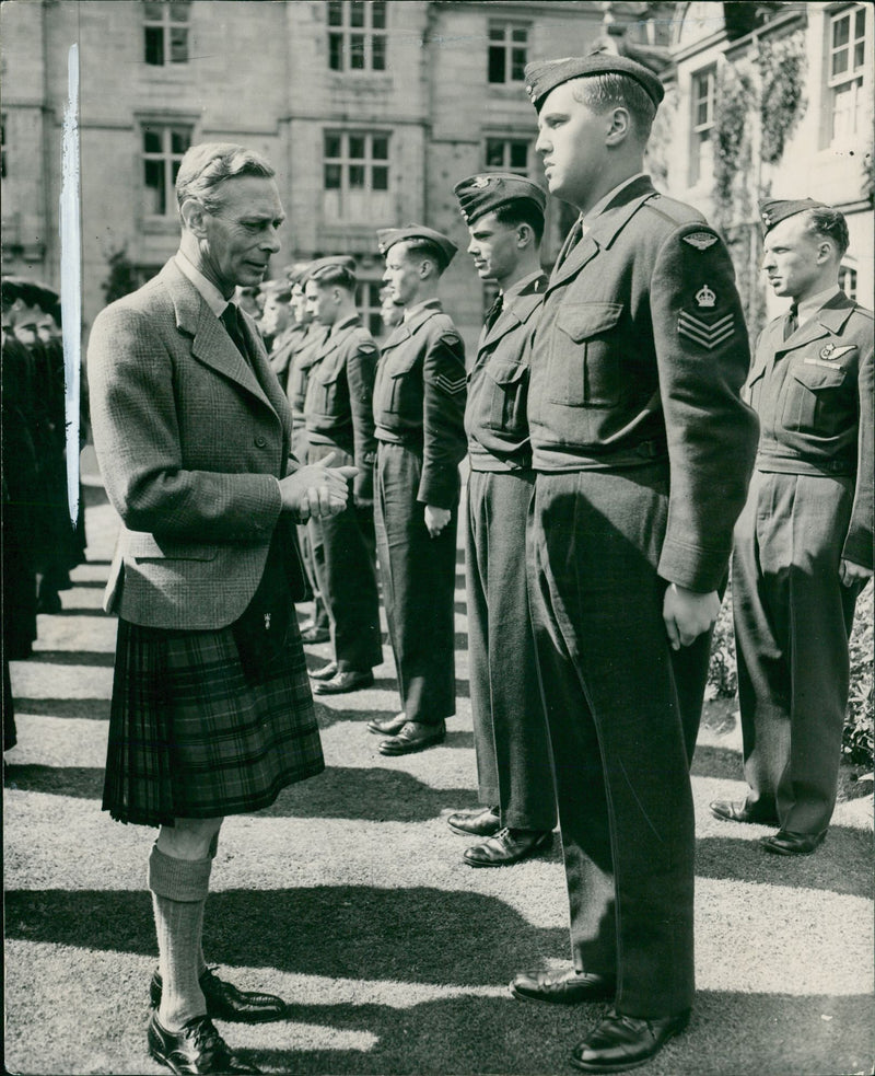 Elizabeth II - Vintage Photograph