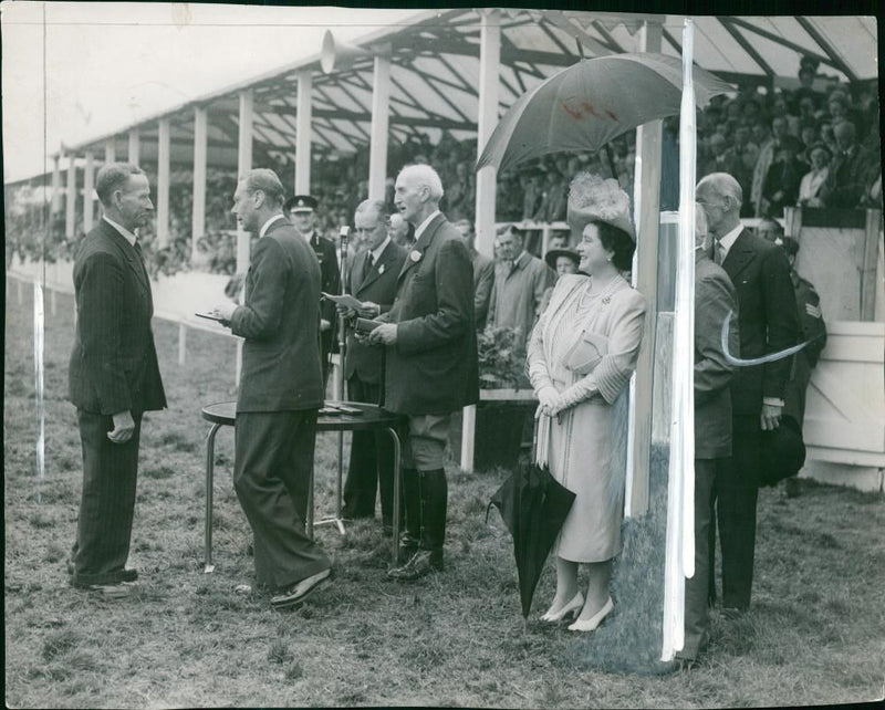 Elizabeth II - Vintage Photograph