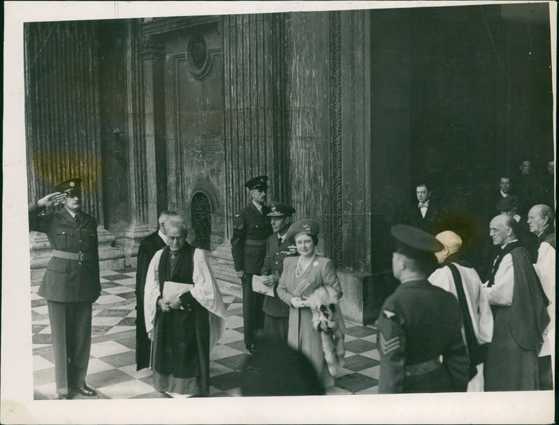 Elizabeth II - Vintage Photograph