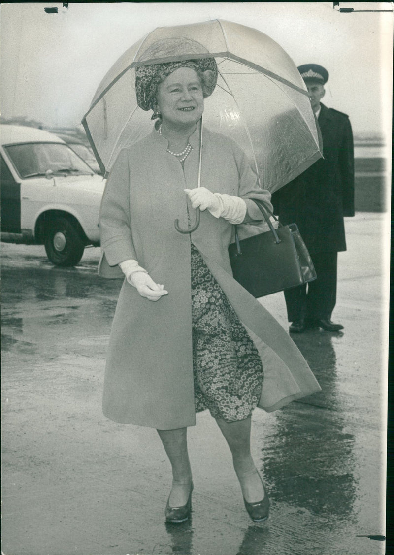 Elizabeth II - Vintage Photograph