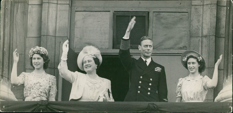 Elizabeth II - Vintage Photograph