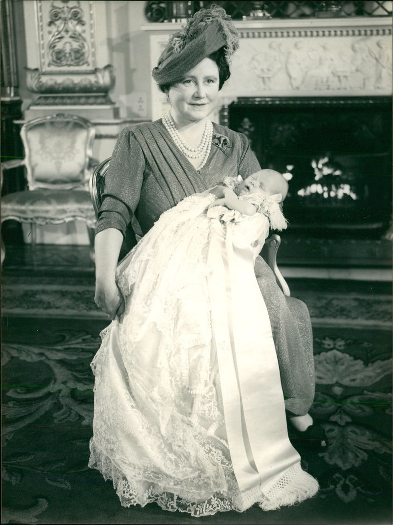 Elizabeth II - Vintage Photograph