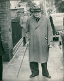 Winston Churchill arriving at his London home, 13.09.1951. - Vintage Photograph